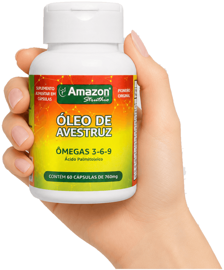 Mão segurando o pote de Óleo de Avestruz Amazon Struthio, ômegas 3, 6 e 9